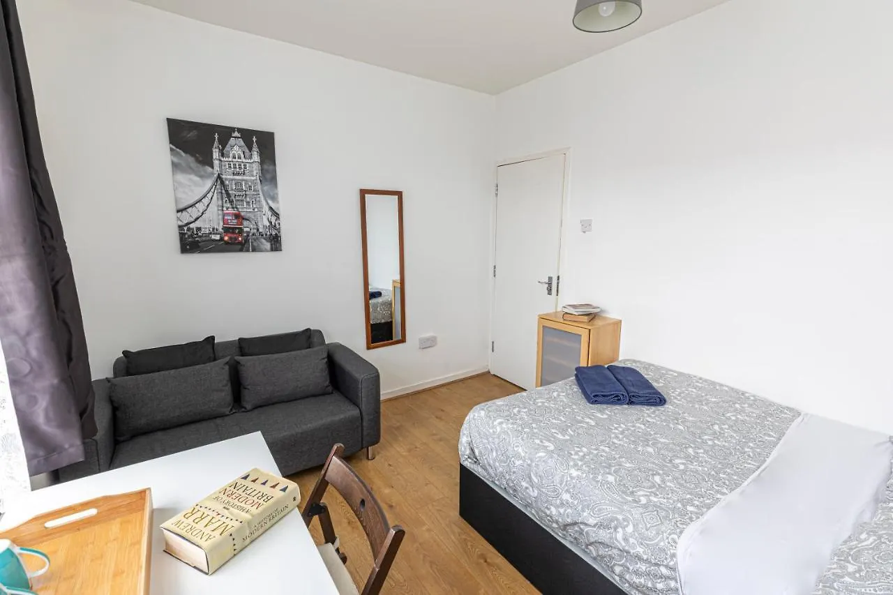 Tower Bridge Accommodations - 11 London Homestay
