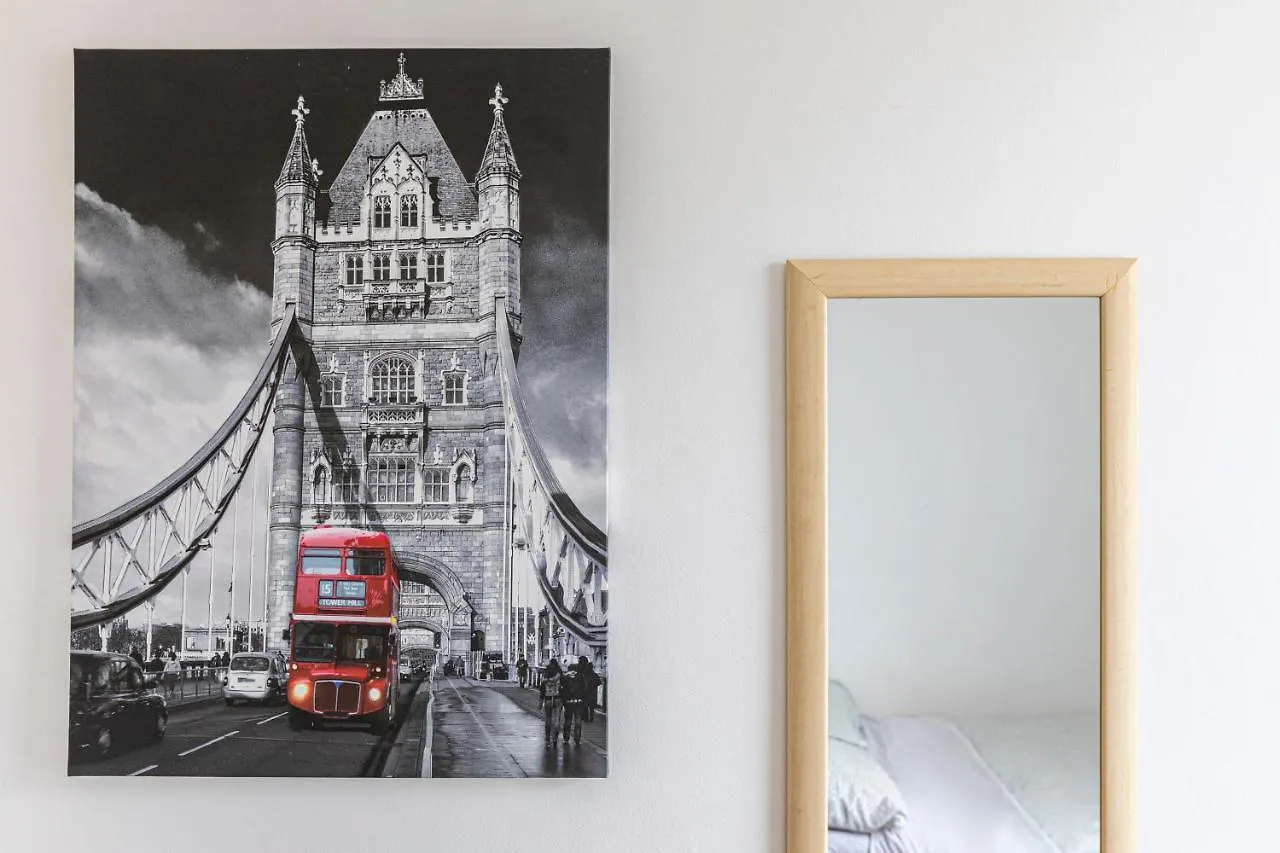 Tower Bridge Accommodations - 11 London Homestay