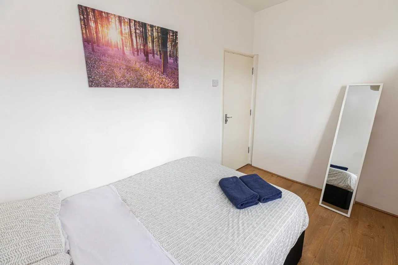 Tower Bridge Accommodations - 11 London Homestay